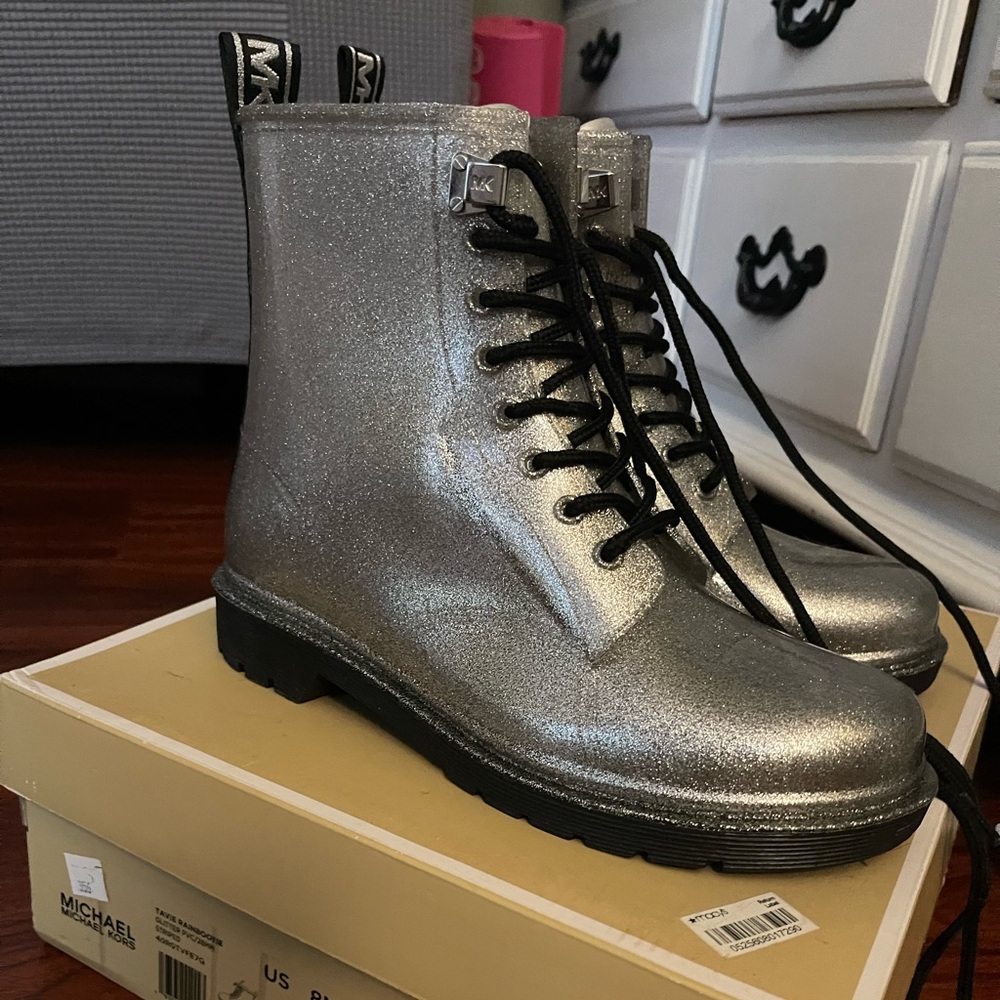 MICHAEL KORS GLITTER TAVIE RAINBOOTIE